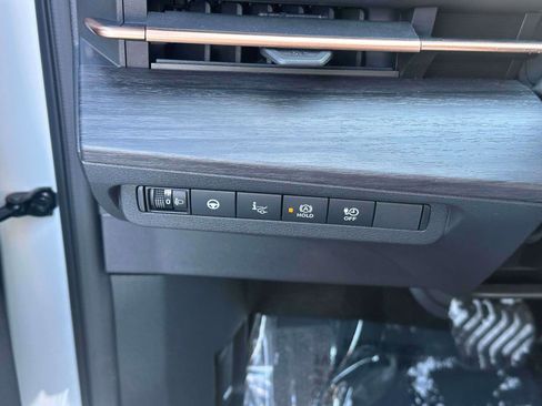 Used 2023 Nissan Ariya AWD image 20