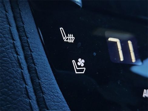 Used 2023 Cadillac XT6 Premium Luxury w/ Technology Package image 6