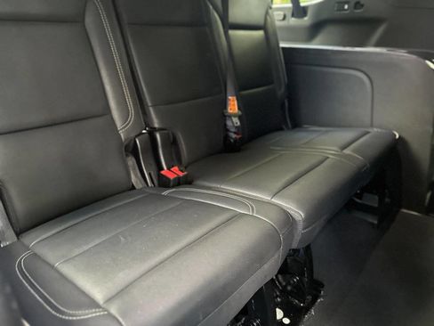 Used 2024 Chevrolet Suburban Premier image 19