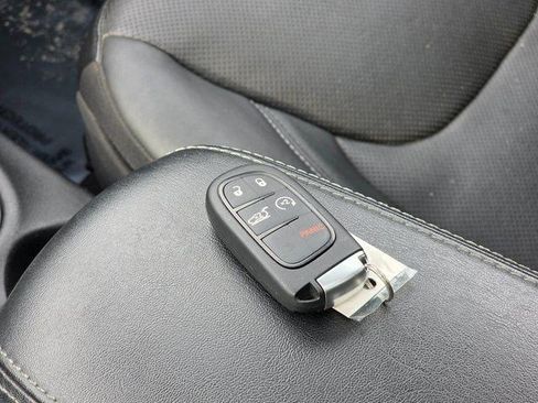 Used 2021 Jeep Cherokee Limited w/ Elite Package AWD/4WD image 40