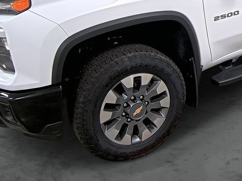 Used 2024 Chevrolet Silverado 2500 Custom w/ Custom Convenience Package image 7