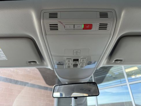 Used 2022 Volkswagen Taos SE w/ Panoramic Sunroof Package image 26