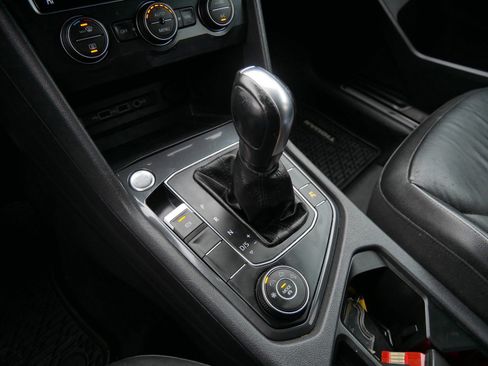 Used 2020 Volkswagen Tiguan SEL Premium R-Line image 23