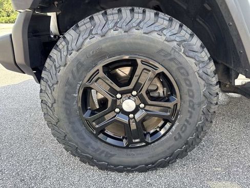 Used 2018 Jeep Wrangler Unlimited Sport S AWD/4WD image 32
