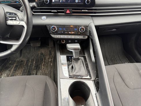 Used 2022 Hyundai Elantra SEL w/ Convenience Package image 13