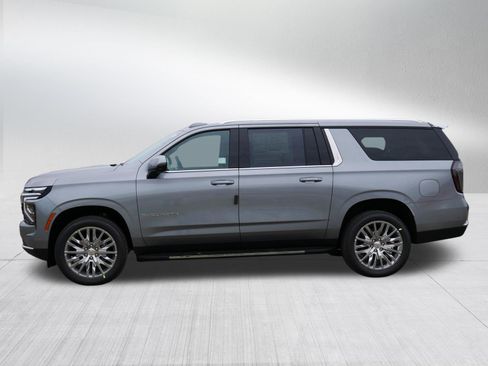 New 2026 Chevrolet Suburban LT w/ Comfort Package AWD/4WD image 2