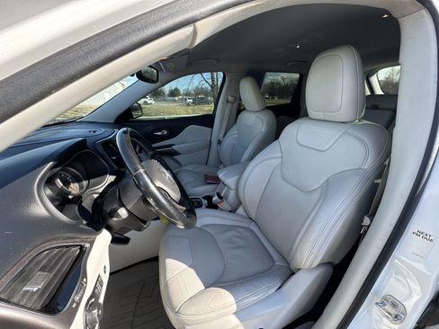 Used 2020 Jeep Cherokee Limited image 11