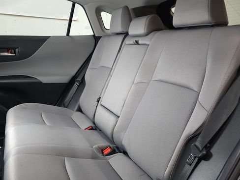 Used 2021 Toyota Venza LE AWD/4WD image 18
