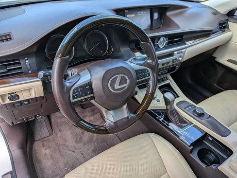 Used 2016 Lexus ES 350 w/ Premium Package w/Wood Trim FWD image 13