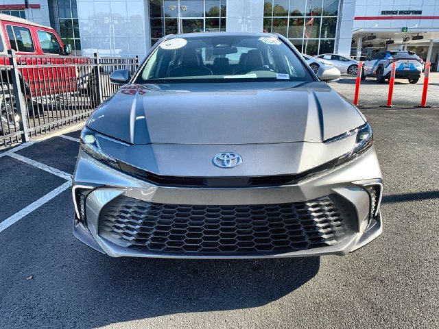 Used 2026 Toyota Camry SE FWD image 3