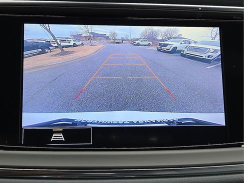 Used 2024 Buick Enclave Essence image 17