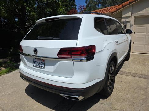 Used 2023 Volkswagen Atlas SE w/ Black Wheel Package FWD image 4