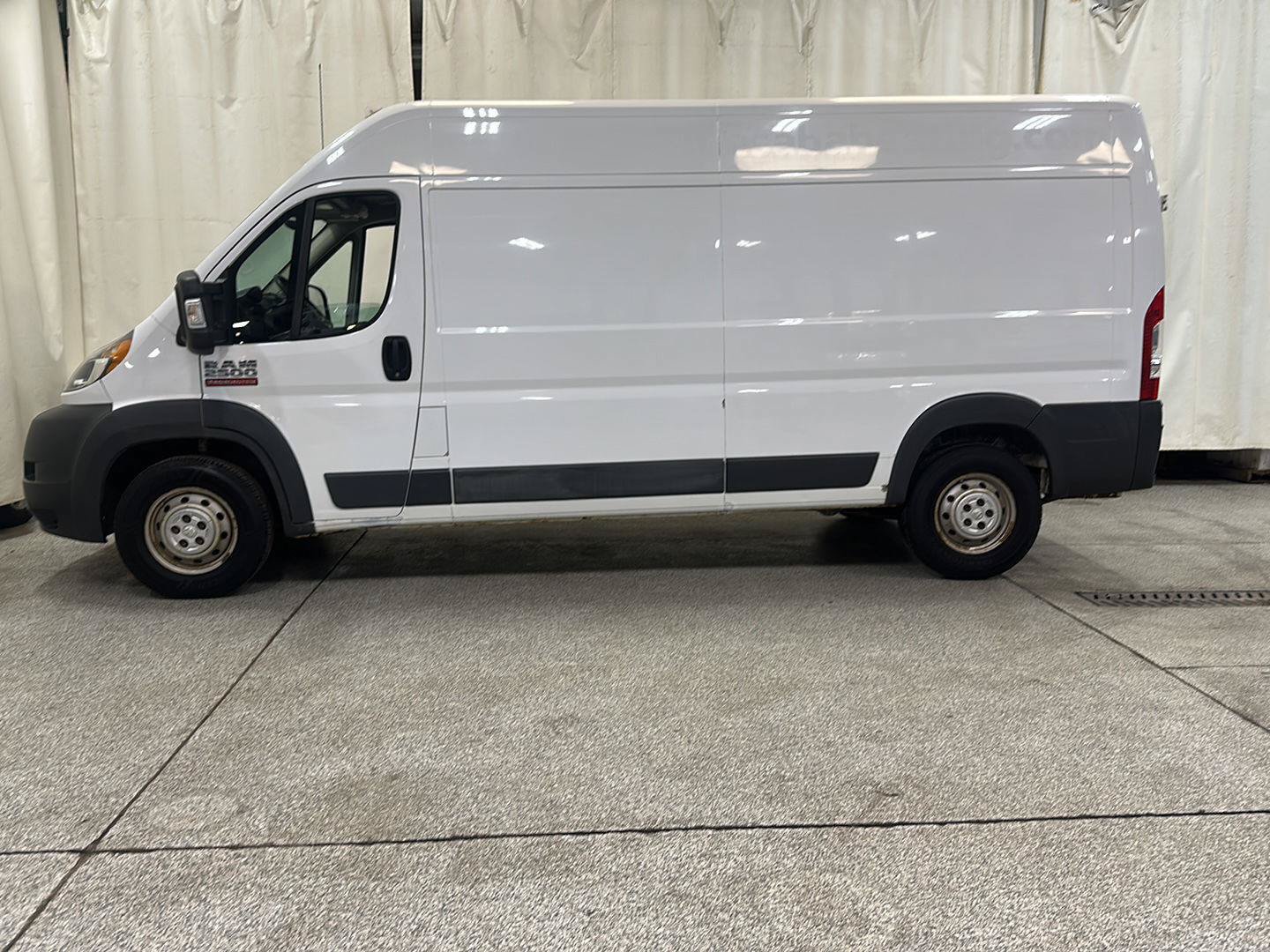 Used 2017 RAM ProMaster 2500 w/ Premium Appearance Group FWD image 2