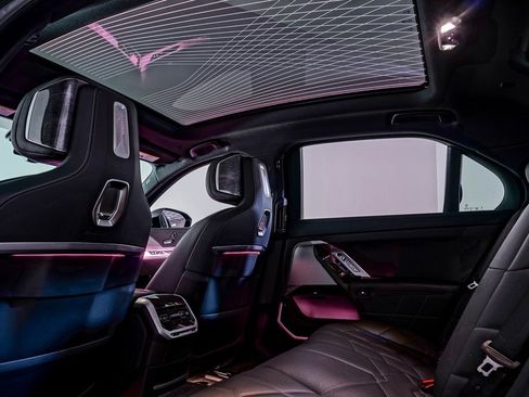 Used 2025 BMW 740i xDrive image 21