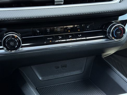 New 2026 Chevrolet Equinox LT w/ Safety and Technology Package FWD image 17