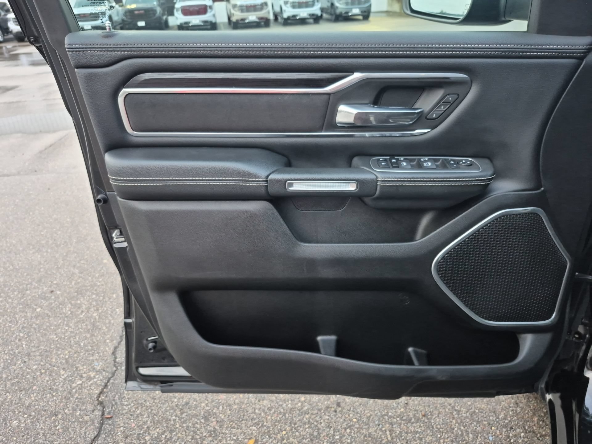 Used 2023 RAM 1500 Laramie AWD/4WD image 23