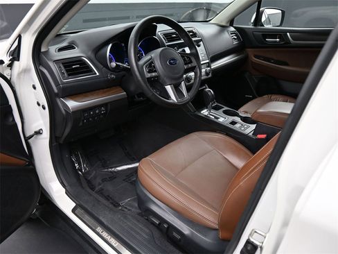 Used 2017 Subaru Outback 2.5i Touring image 2