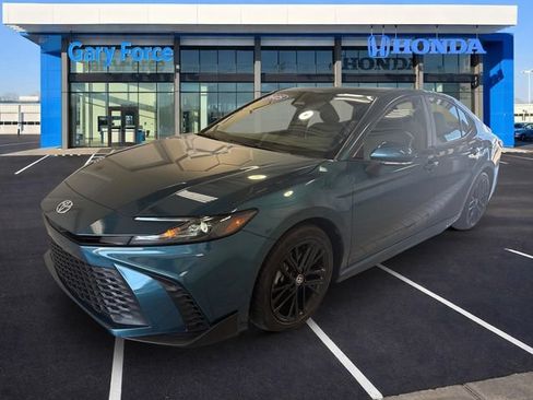 Used 2025 Toyota Camry LE FWD image 4