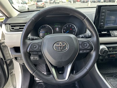 Used 2022 Toyota RAV4 XLE Premium AWD/4WD image 18