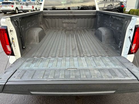 Used 2023 GMC Sierra 1500 AT4 image 8