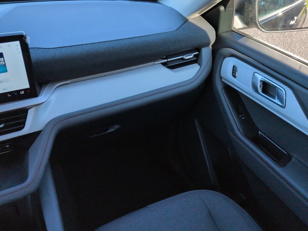 New 2026 Ford Explorer Active RWD image 17