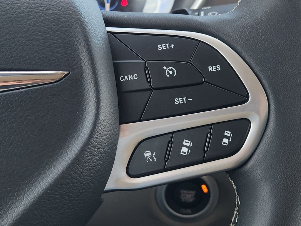 Used 2024 Chrysler Pacifica Touring-L FWD image 29