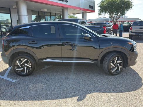 Used 2025 Nissan Kicks SV FWD image 2