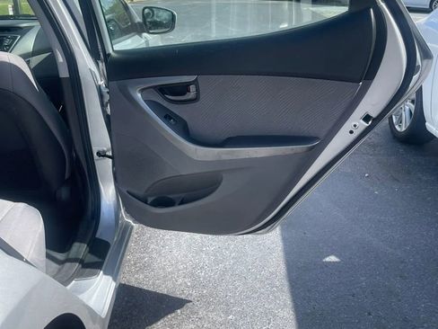 Used 2013 Hyundai Elantra GLS w/ Preferred Pkg FWD image 19