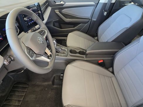 New 2026 Volkswagen Jetta SE FWD image 9
