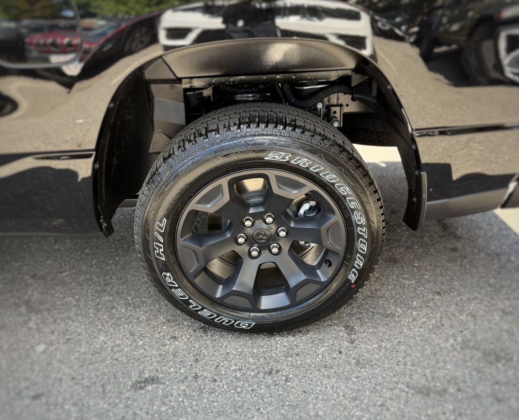 New 2026 RAM 1500 Express AWD/4WD image 18