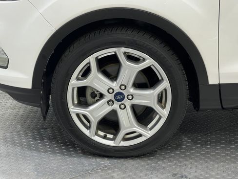 Used 2019 Ford Escape Titanium image 36