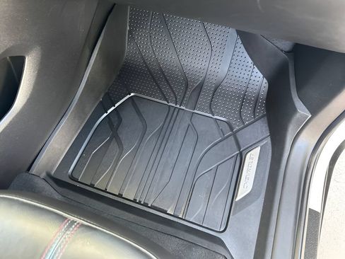 Used 2023 Chevrolet Traverse RS w/ LPO, Floor Liner Package AWD/4WD image 32