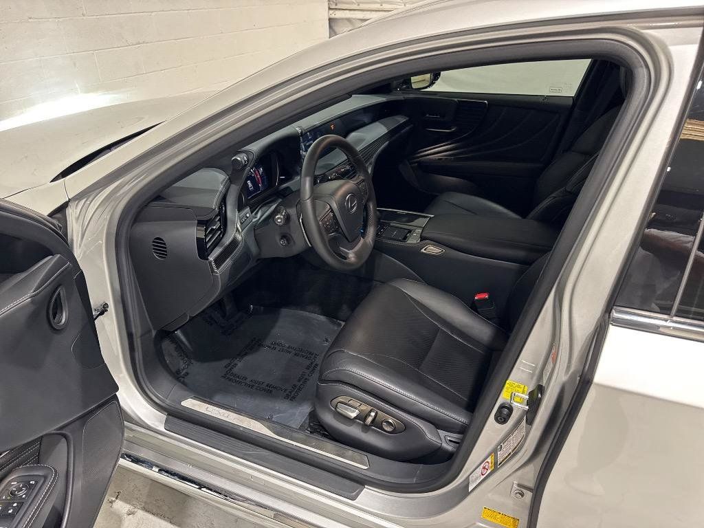 Used 2018 Lexus LS 500 w/ Accessory Package (Z1) RWD image 37