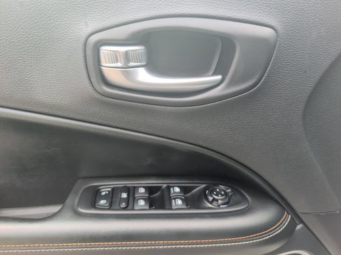 Used 2018 Jeep Compass Latitude AWD/4WD image 10