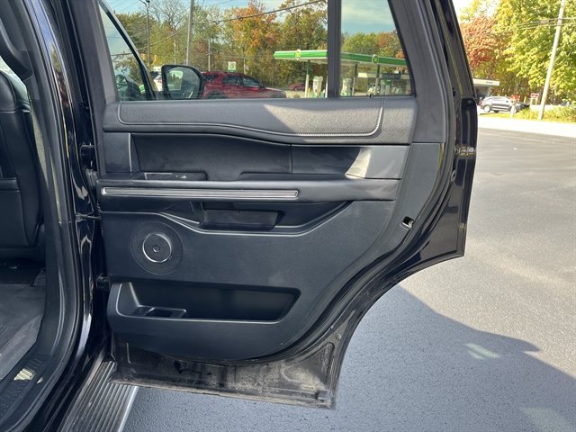 Used 2020 Ford Expedition XLT w/ Equipment Group 202A AWD/4WD image 40