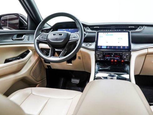 Used 2023 Jeep Grand Cherokee L Limited image 24