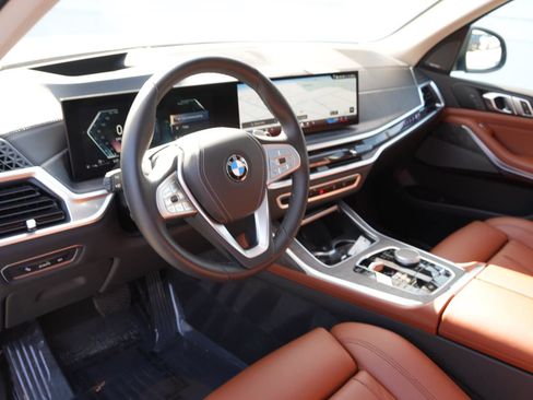 Used 2024 BMW X7 xDrive40i w/ Premium Package image 15