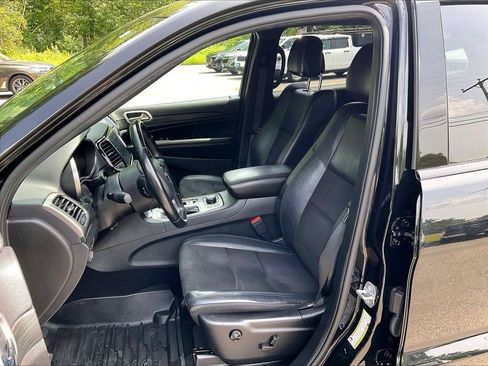 Used 2019 Jeep Grand Cherokee Altitude AWD/4WD image 10