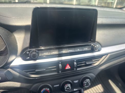 Certified 2022 Kia Forte LXS FWD image 7