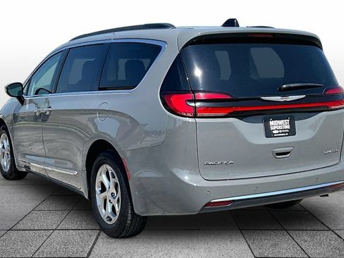 Used 2023 Chrysler Pacifica Limited FWD image 11