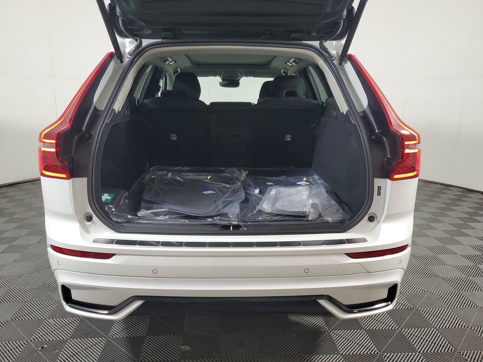 New 2027 Volvo XC60 B5 Core AWD/4WD image 9