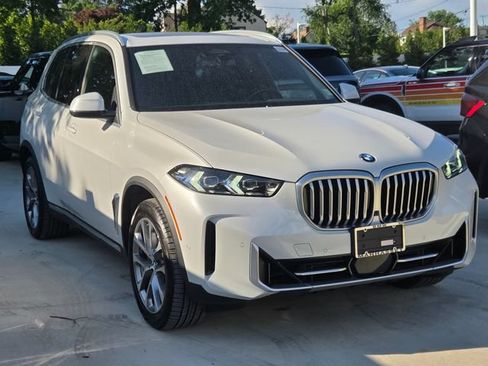 Certified 2025 BMW X5 xDrive40i w/ Parking Assistance Package AWD/4WD image 3