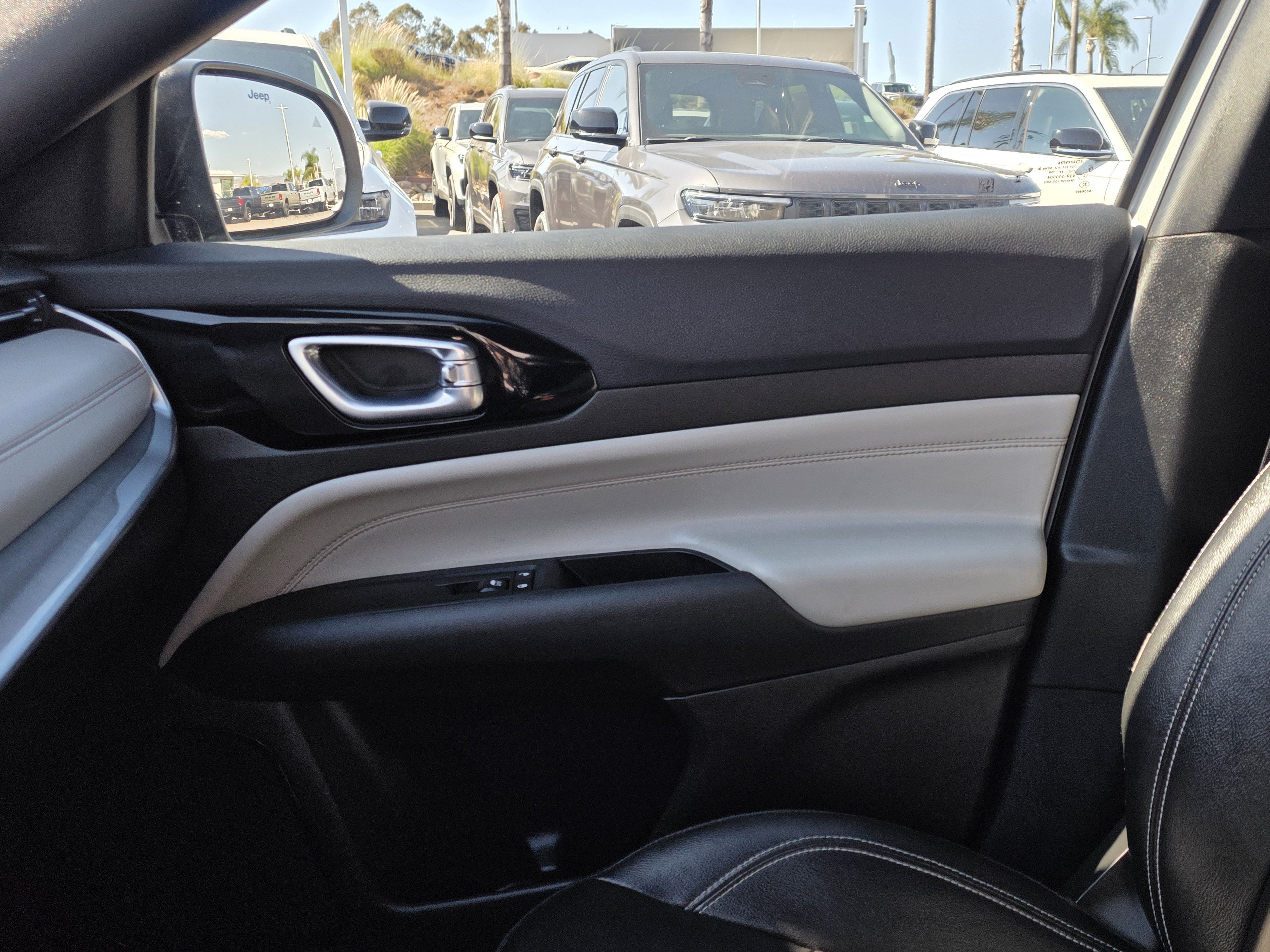 Certified 2025 Jeep Compass Limited AWD/4WD image 14