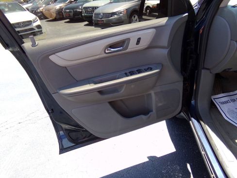 Used 2017 Chevrolet Traverse LS FWD image 10