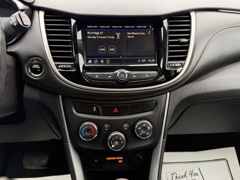 Used 2018 Chevrolet Trax LT w/ Sun & Sound Package image 22