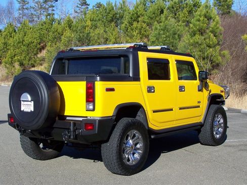 Used 2005 HUMMER H2 SUT w/ Preferred Equipment Group image 3