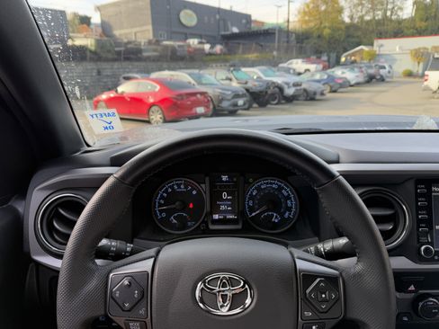 Certified 2023 Toyota Tacoma TRD Off-Road image 14