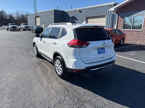 Used 2017 Nissan Rogue S w/ S Appearance Package image 4