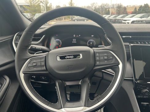 New 2025 Jeep Grand Cherokee L Altitude image 11