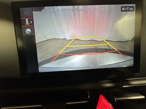 Certified 2025 Kia Niro LX image 24